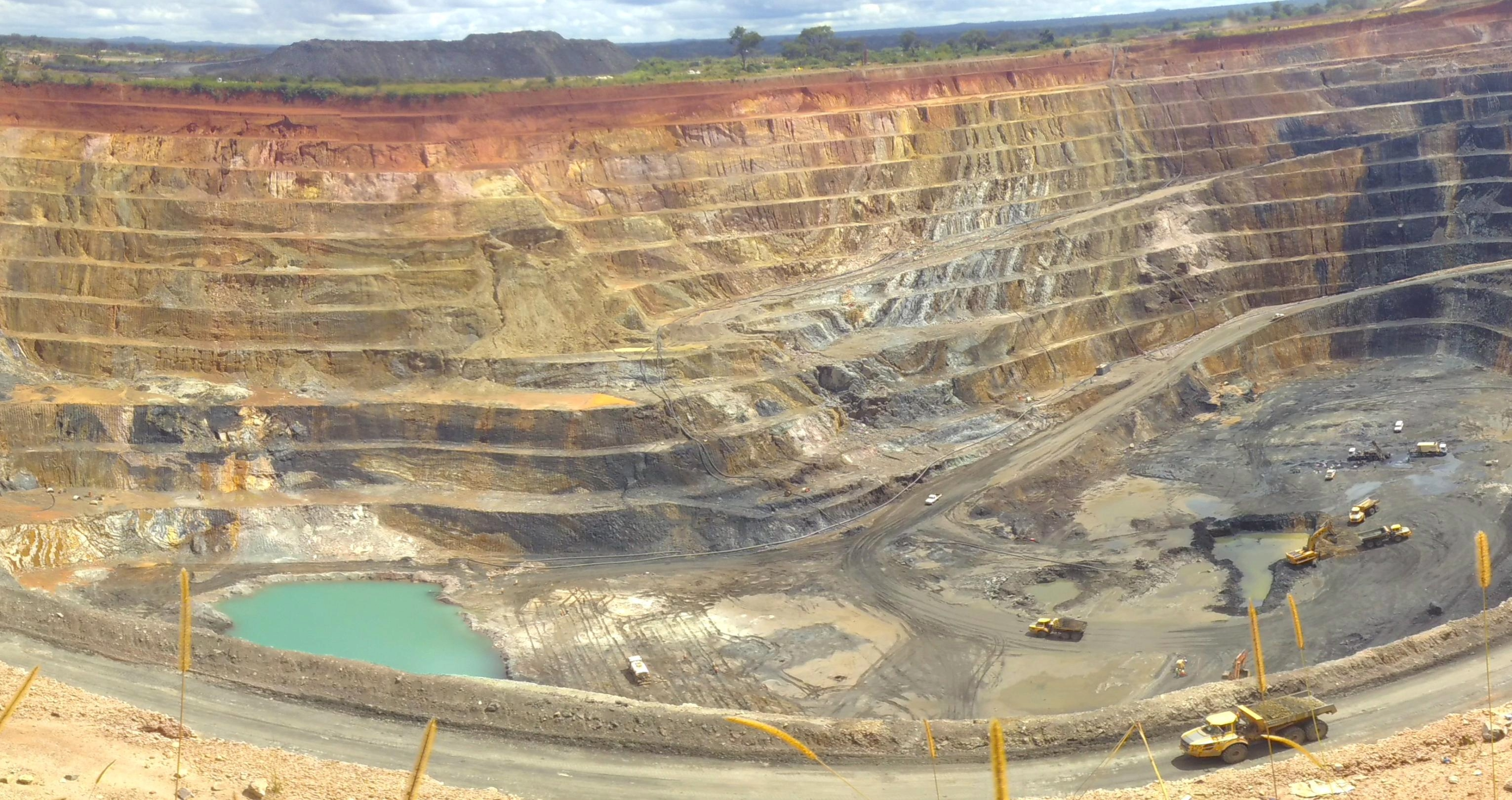 Image credit: https://resourcegovernance.org/countries/democratic-republic-congo a mine